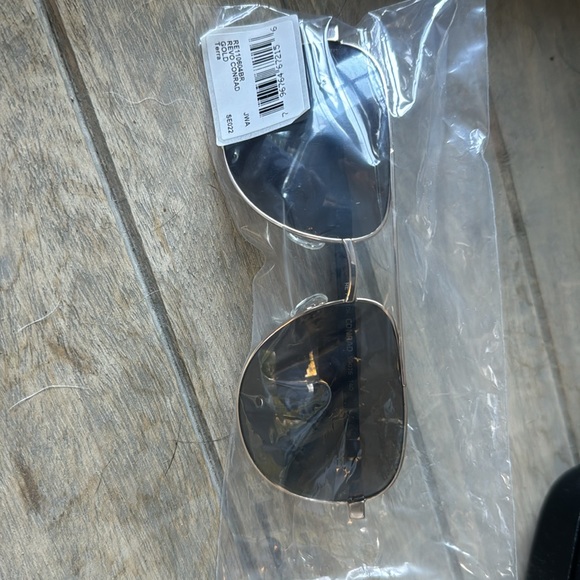 Revo Conrad Gold sunglasses new with case never been worn - Picture 6 of 8